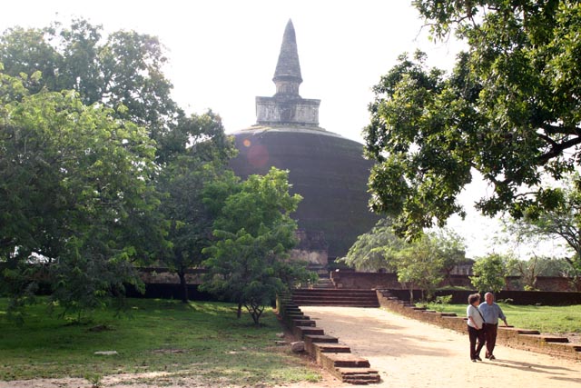 ポロンナルワの黄金仏塔（Rankot Vehera Stupa in Polonaruwa）