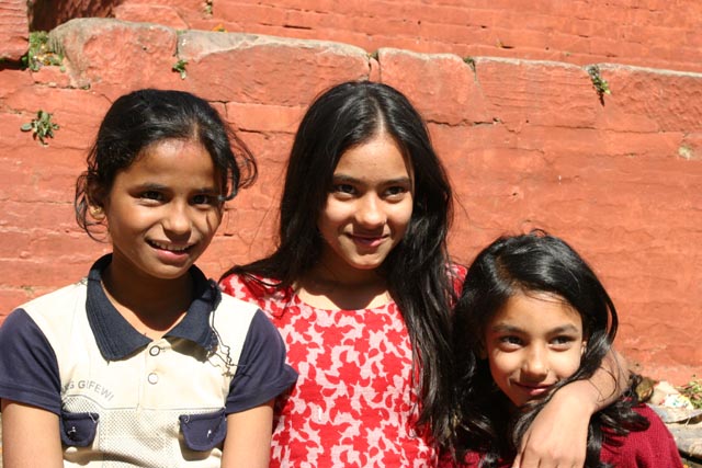 ダルバール広場の女の子（girls at Durbar Square in Kathmandu）