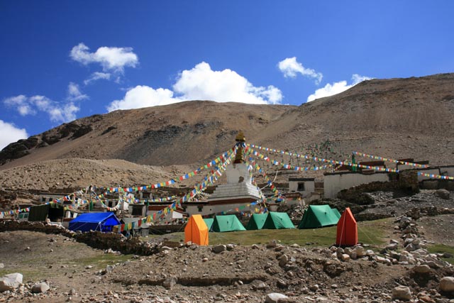 チベットのロンボク寺（Rongbuk monastery in Tibet）