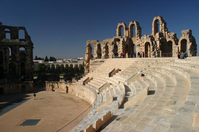 チュニジア／エルジェムの円形闘技場（Amphitheatre of El Jem）1979年文化遺産