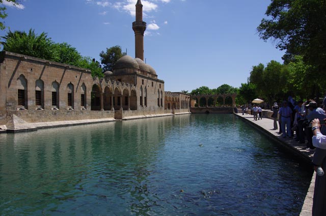 シャンルウルファのルズワニイェモスク（Rizvaniye Mosque）