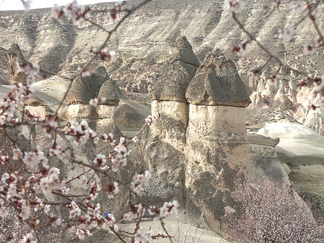 トルコ／ギョレメ国立公園とカッパドキアの岩窟群（Goreme National Park and Rock Site of Cappadocia）1985年複合遺産