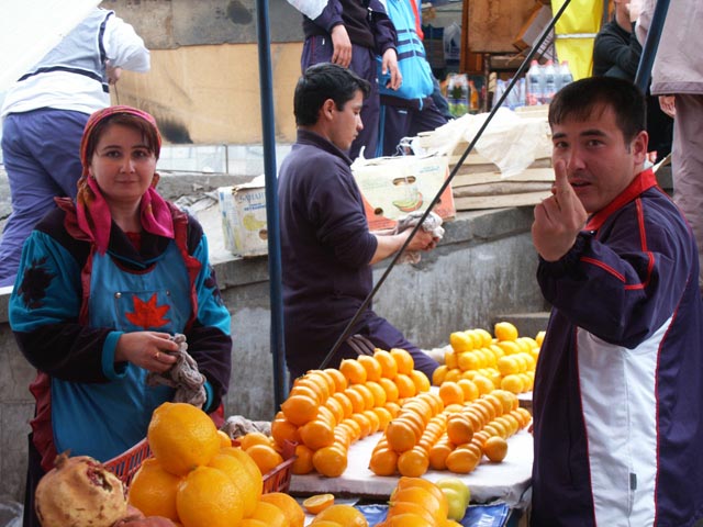 ウズベキスタン／タシケントのチョルスーバザール（Chorsu bazaar in Tashkent）