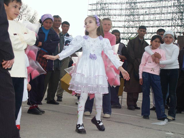 タシケントの子供のダンス（Tashkent dance）