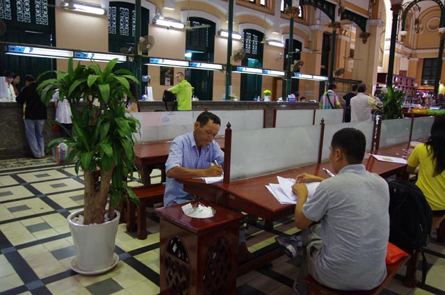 サイゴン中央郵便局での眺め