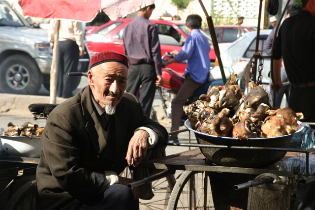 新疆ウイグル／トルファンのバザール（Bazaar in Turpan）