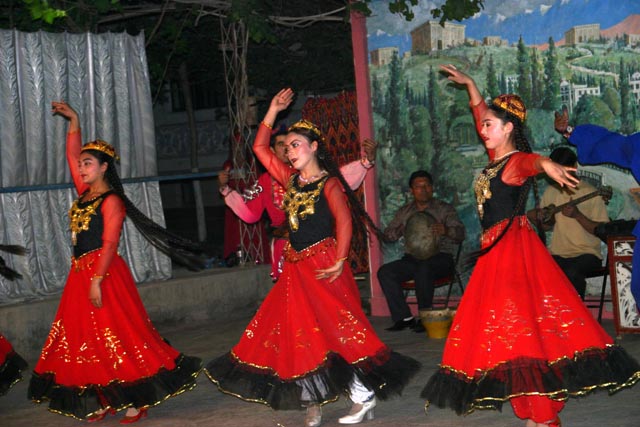 ウイグルダンス（Uyghur dance at Turpan）