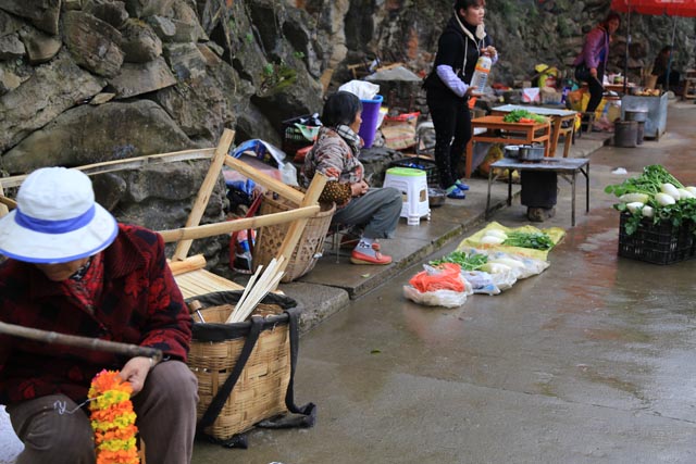 九龍瀑布群の露店（street vendors in Kowloon Falls）