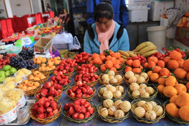 石林の果物屋（fruit store in Shilin）